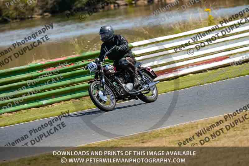 Vintage motorcycle club;eventdigitalimages;mallory park;mallory park trackday photographs;no limits trackdays;peter wileman photography;trackday digital images;trackday photos;vmcc festival 1000 bikes photographs